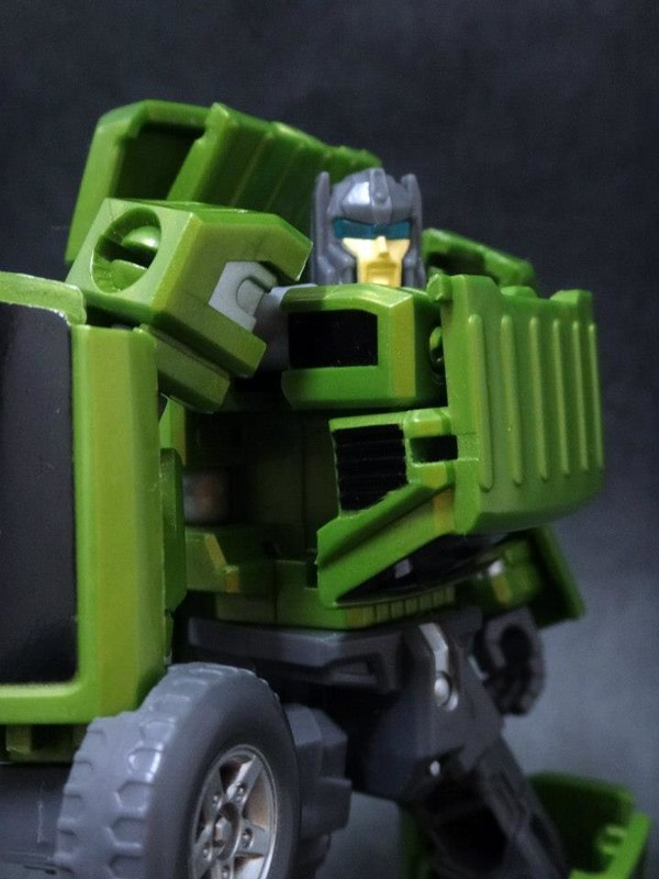 ToyWorld TW T01 Grind Rod Box In Hand Images  (21 of 22)